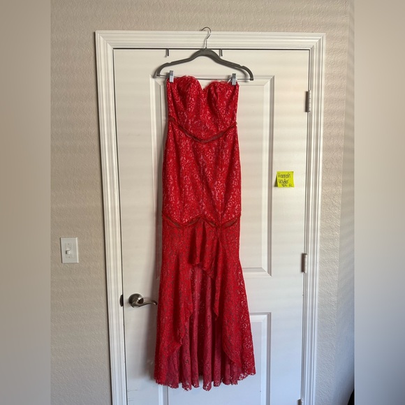 Revolve Lover’s and Friends Keva Lace Gown Size: S - Picture 1 of 4